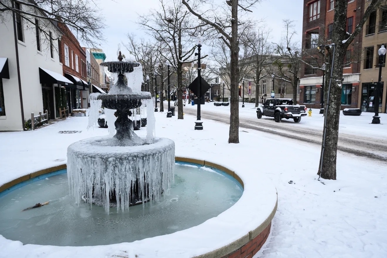 The fountain at the west end of Hay Street in downtown Fayetteville, NC