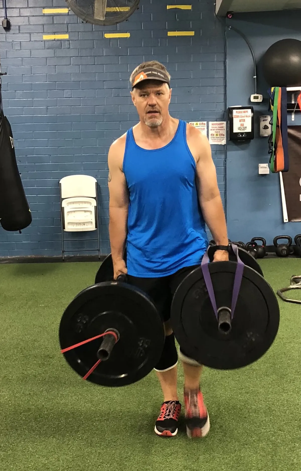 man_weightlifting_gym_workout